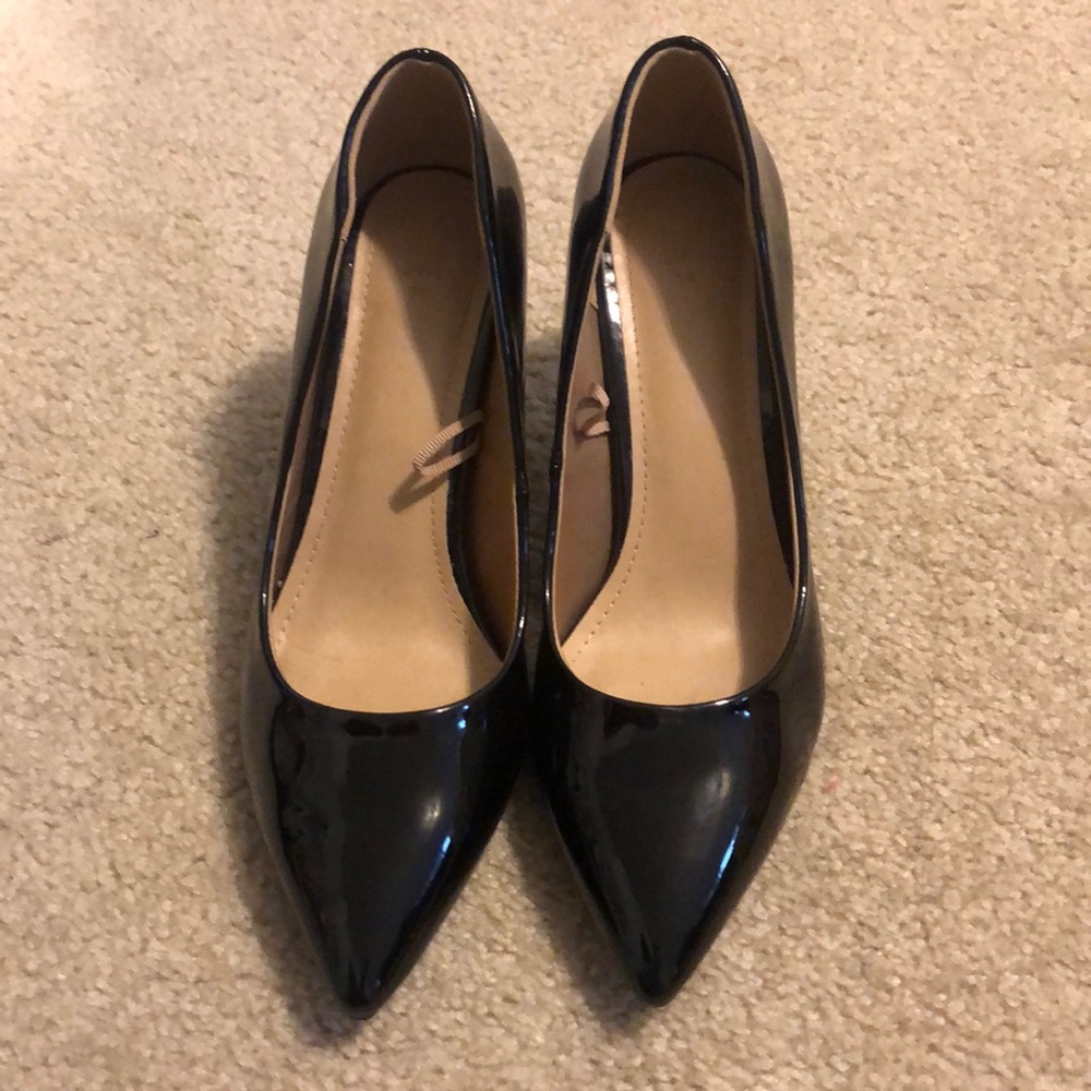 Black H&M classy pointy heels. Worn once.
